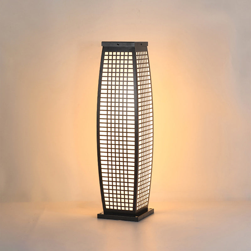 Black Metal Pillar Lamp Waterproof Outdoor Light for Courtyard