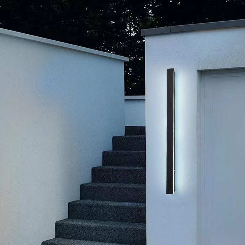 Linear Shape Metal Wall Light Modern Style 1 Light Wall Mount Lighting in Black