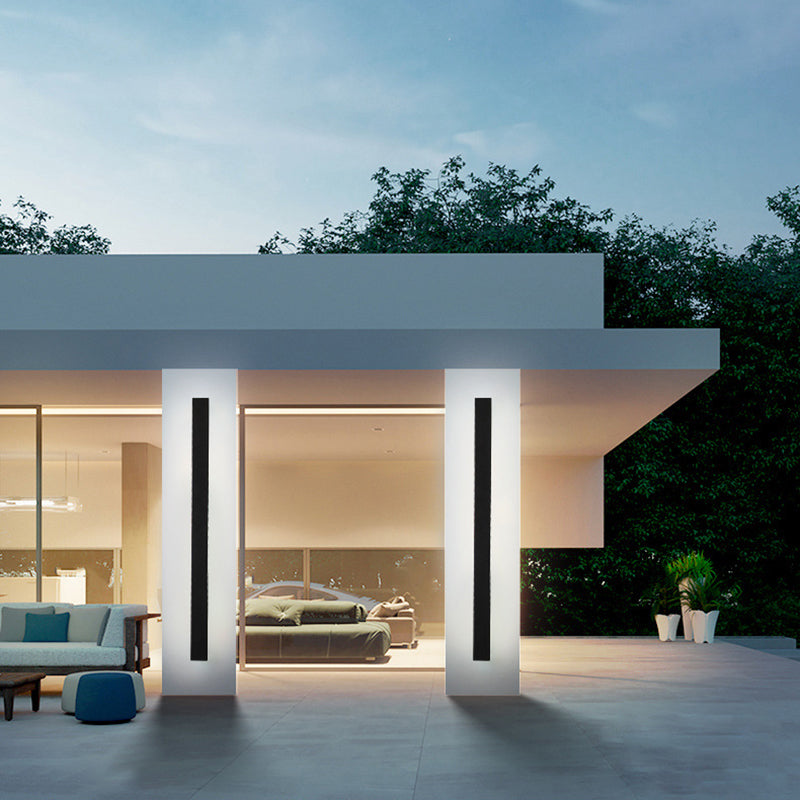 Linear Shape Metal Wall Light Modern Style 1 Light Wall Mount Lighting in Black