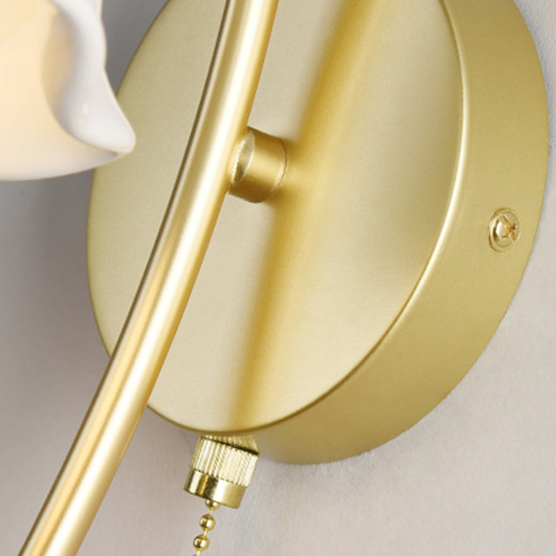 Flower Shape Metal Wall Sconces Modern 1 Light Wall Mount Light Fixture in Gold