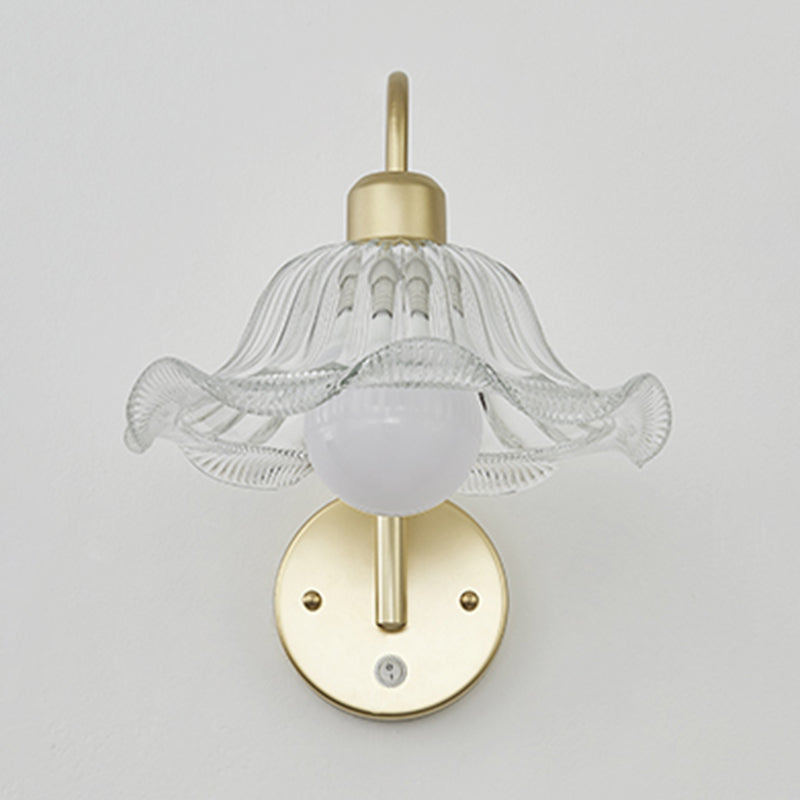 Flower Shape Metal Wall Sconces Industrial 1 Light Wall Mount Light Fixture in Gold