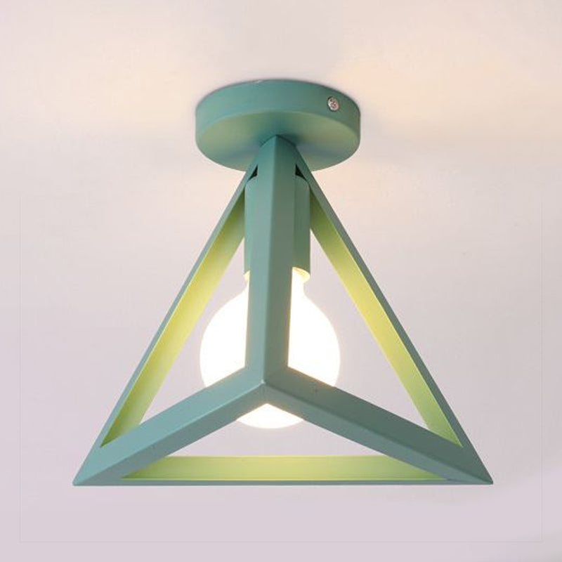Lámpara de techo semi empotrada de jaula de alambre industrial retro con pantalla triangular Lámpara de techo de metal de 1 cabezal en negro/gris/blanco