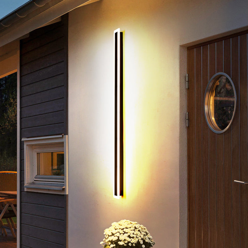 Linear Shape Metal Wall Light Modern Style 1 Light Wall Mount Lighting in Black