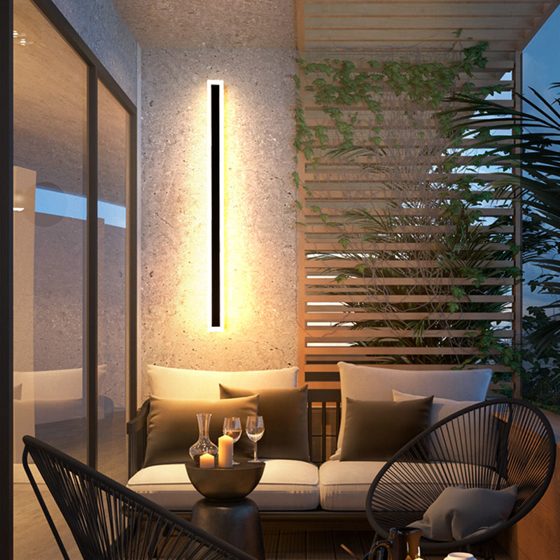 Linear Shape Metal Wall Light Modern Style 1 Light Wall Mount Lighting in Black