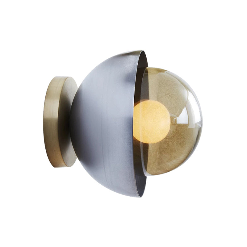 Metallic Semiccle Conce Éclairage moderniste en laiton à 1 lumière / lampe murale chromée avec une teinte en verre bronzé en orbe pour le couloir