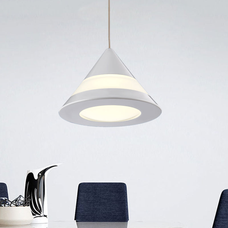 Semplice cono bianco a sospensione leggera in metallo in metallo 3 luci sala da pranzo Sospensione Luce calda/bianca