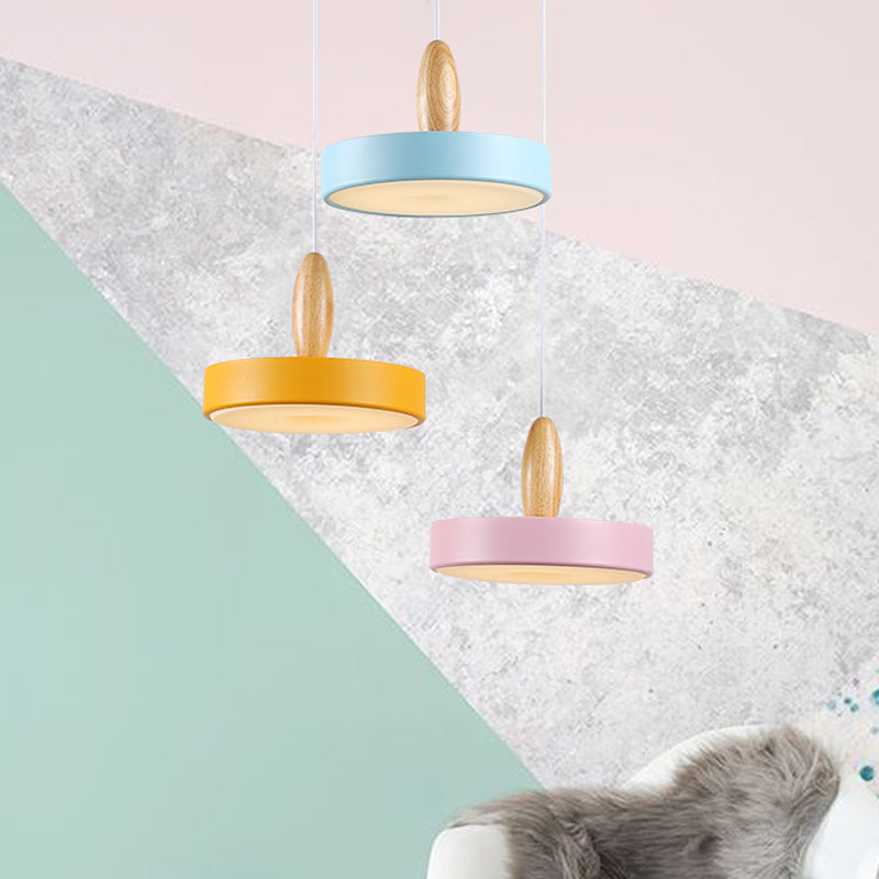 Circle Metal suspendu pendant Light Contemporain 3 lumières Bleu et rose et plafond jaune