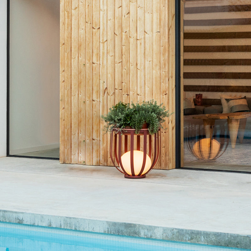 Metal Contemporary Pergola Shape Outdoor Waterproof Light with Plastic Shade