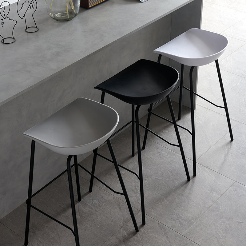 Industrial Indoor Plastic Bucket Seat Bar Stool with Footrest