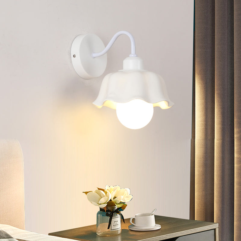 Modern Metallic Wall Light Sconce Minimalist Wall Light Fixture for Bedroom