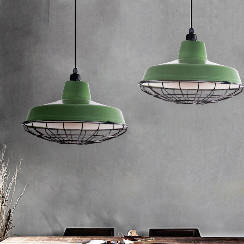 Luce del soffitto a sospensione di fienile con protezione metallica in metallo 1 a sospensione verde chiaro/rosso.