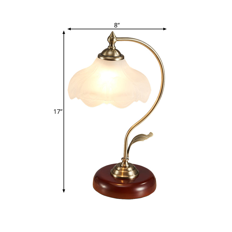 Lámpara de noche floral de vidrio blanco esmerilado Luz de la mesa de la sala de estar tradicional de 1 luces con brazo arqueado
