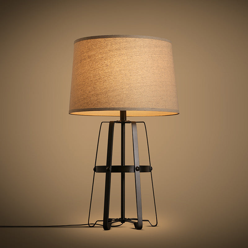 Lampada da scrivania per soggiorno a 1 testa in tessuto stile campagna con illuminazione da tavolo a tamburo marrone con base a telaio
