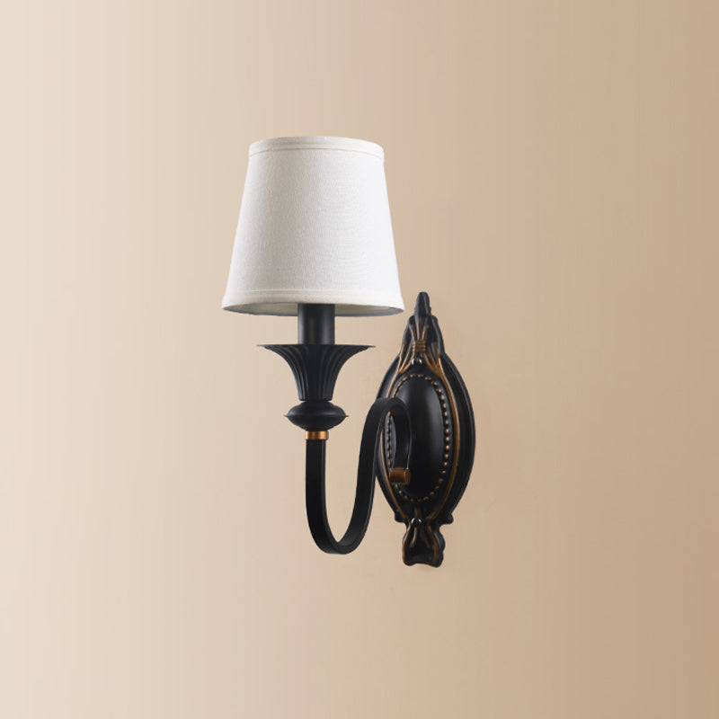 1 Funzione di illuminazione da parete con il cono leggero Countryside Black Fabric Sconce Light con braccio sinuoso