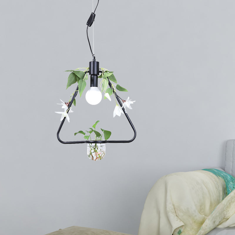 1 leichte Anhängerlampe Bauernhausdreieck/runde/quadratische Rahmen Metall Hanging Deckenlicht in Schwarz/Gold mit Pflanzentopf und falsche Blumenrebe