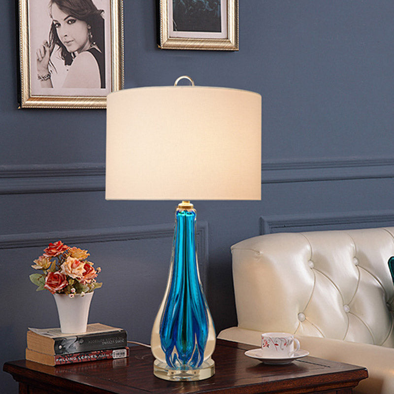 Lampe de table en tissu blanc, cylindre, veilleuse traditionnelle à 1 lumière avec base de vase bleu/or