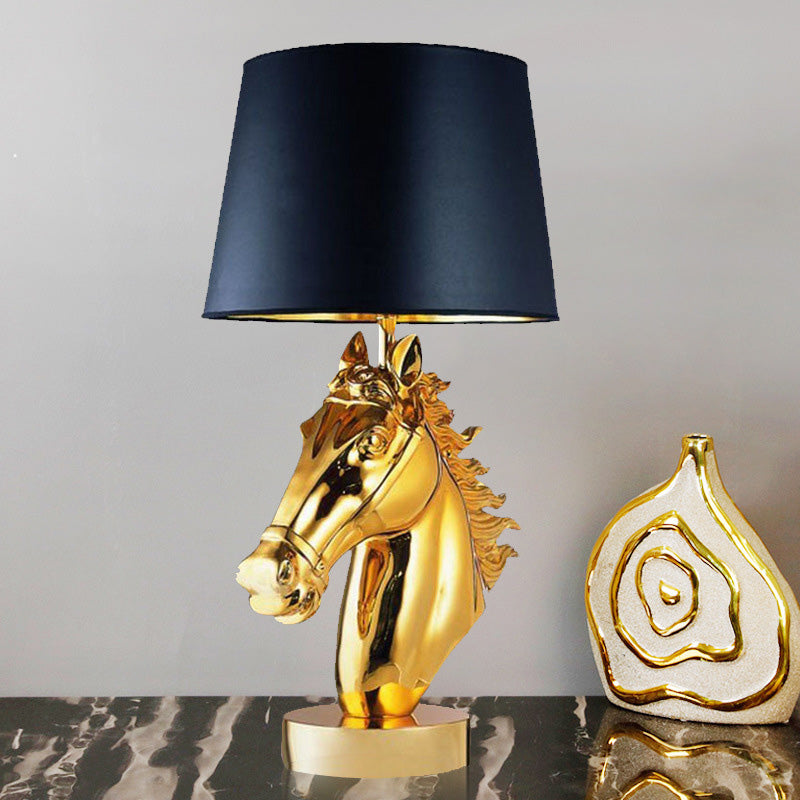 Gepolijst goud/zwarte roskop nachtlichte boerderijhars 1-lichte nachtkastje lamp met taps toelopende schaduw