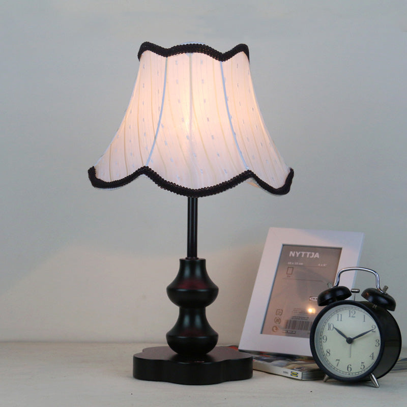 Traditionele wijd uitlopende nachtlamp