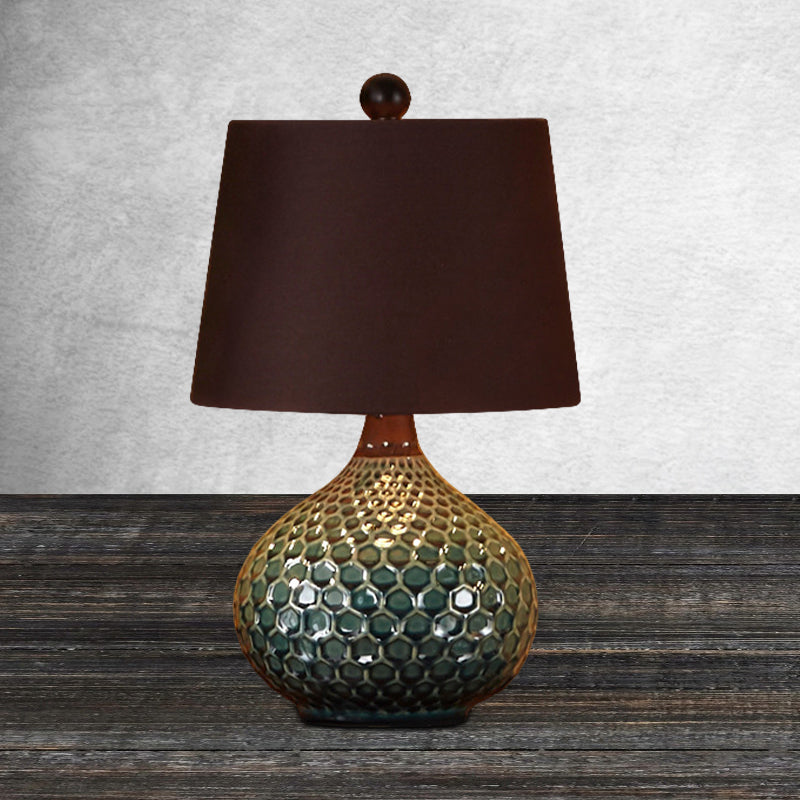 Lampada da notte in tessuto a tamburo affusolato Lampada da tavolo da soggiorno retrò a 1 luce in bianco/caffè con base in ceramica a cipolla