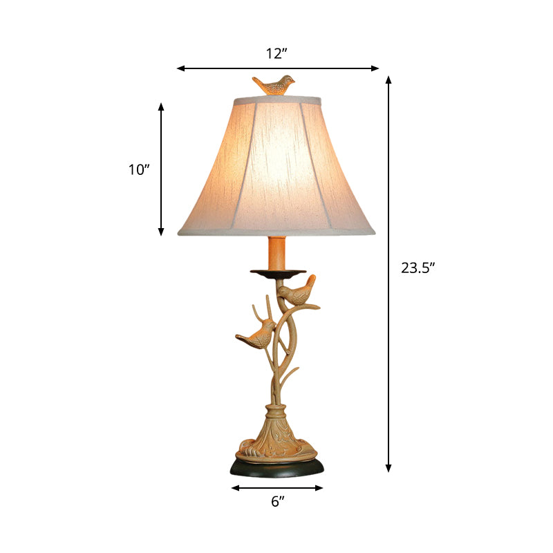Lampada da tavolo kaki a 1 lampadina Lampada da comodino svasata in tessuto country con decorazione di ramoscello e uccello