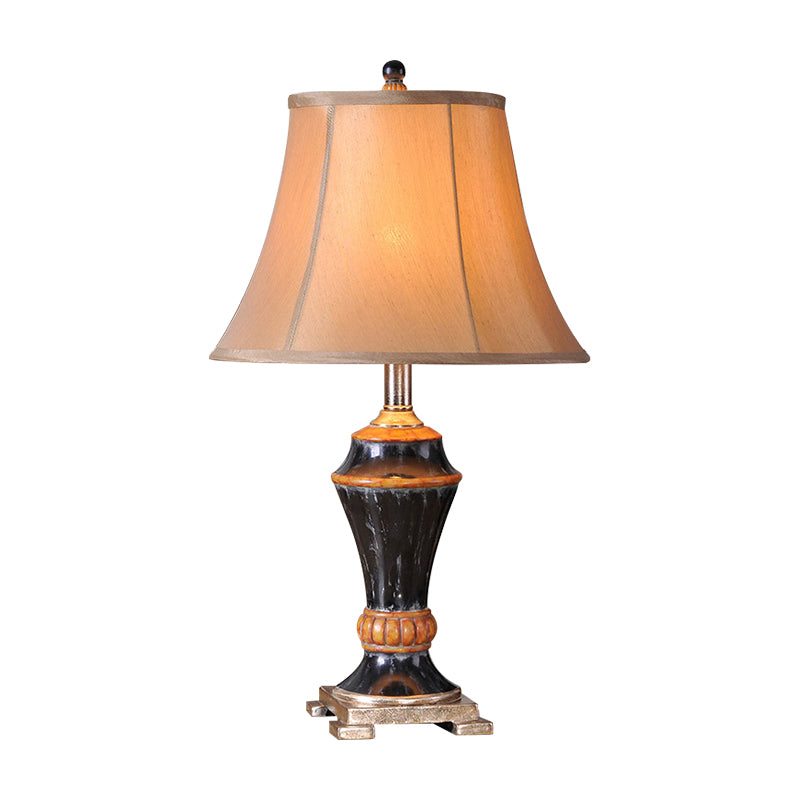 Lampe à table de la salle familiale évasée