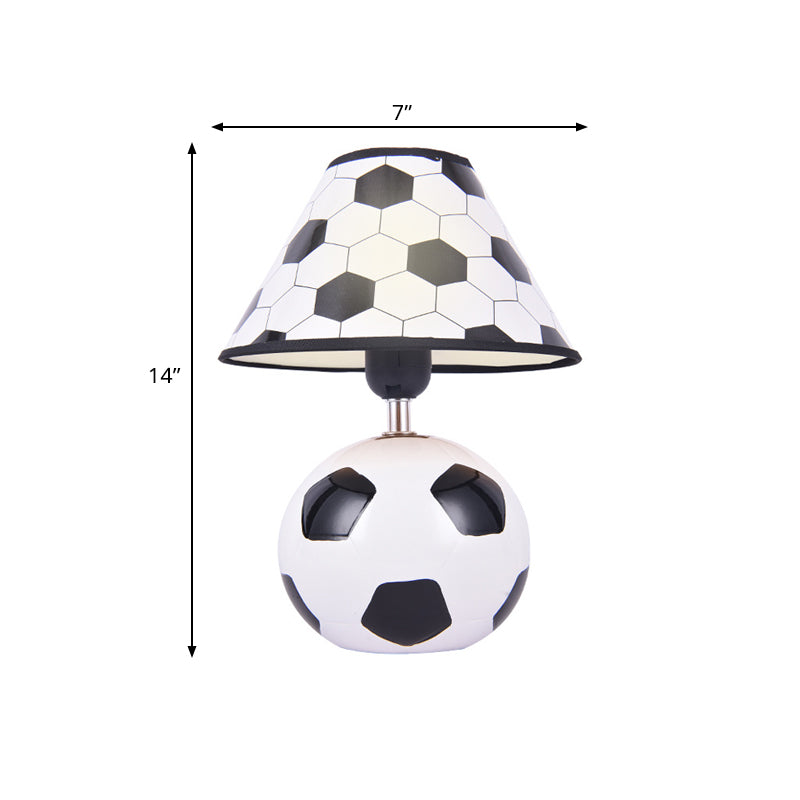 Voetbalachtige keramiek Nachttafellichtcartoon 1-head Wit en zwarte nachtlamp met kegel plastic schaduw