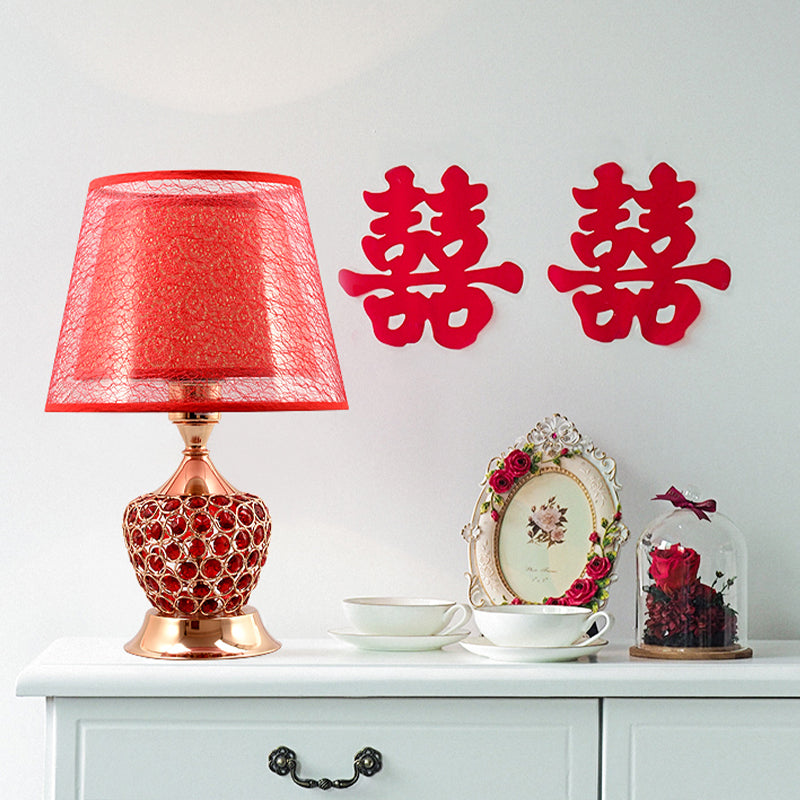 1 Light Night Stand Lampe Retro Urne Form Kristall eingebetteter Tischbeleuchtung mit zwei Empire -Schatten in Rot/Gold