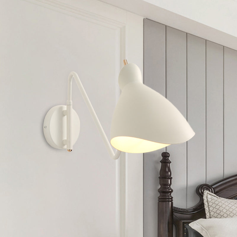 Forma de onda de lámpara de pared negra/blanca de metal 1 Light Warehouse Splock con brazo angulado para el dormitorio