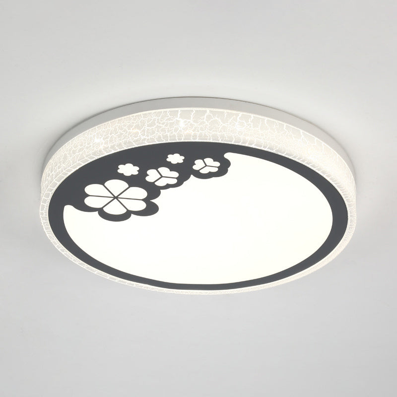 Modernist Round Flushmount Lighting Metal LED Bedroom Flush Mount in White and Black with Leaf Pattern