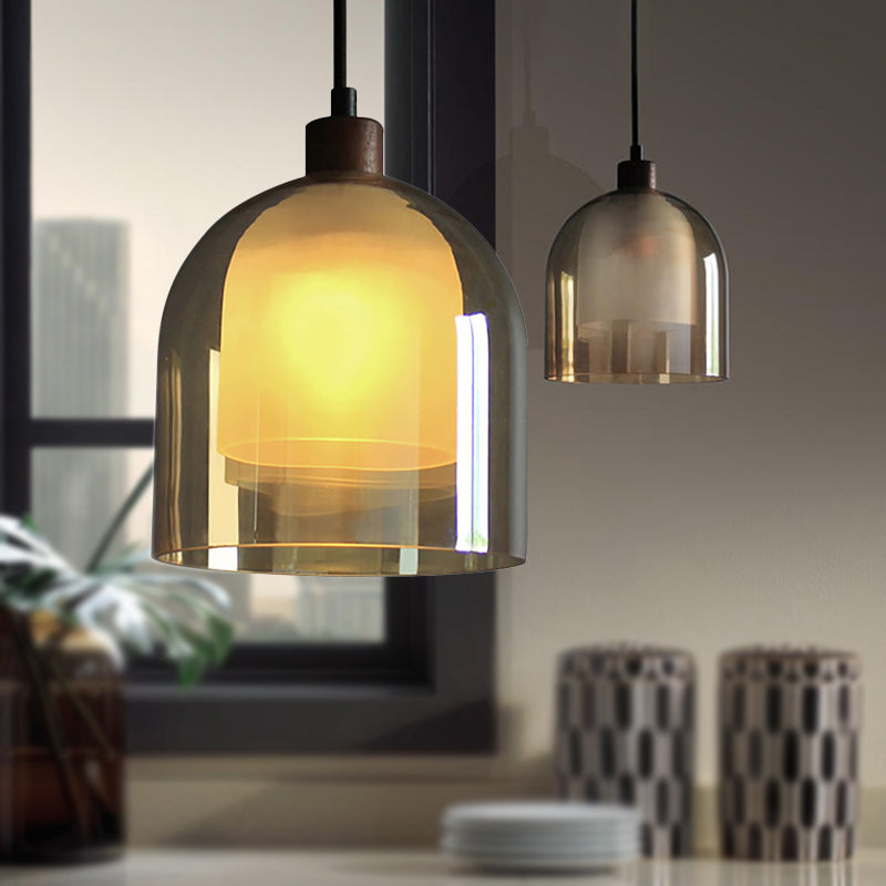 Amber Glass Bell Pendant Light Contemporain 1 Head Light Light Bronze Plafond Lampe avec une teinte en verre intérieure