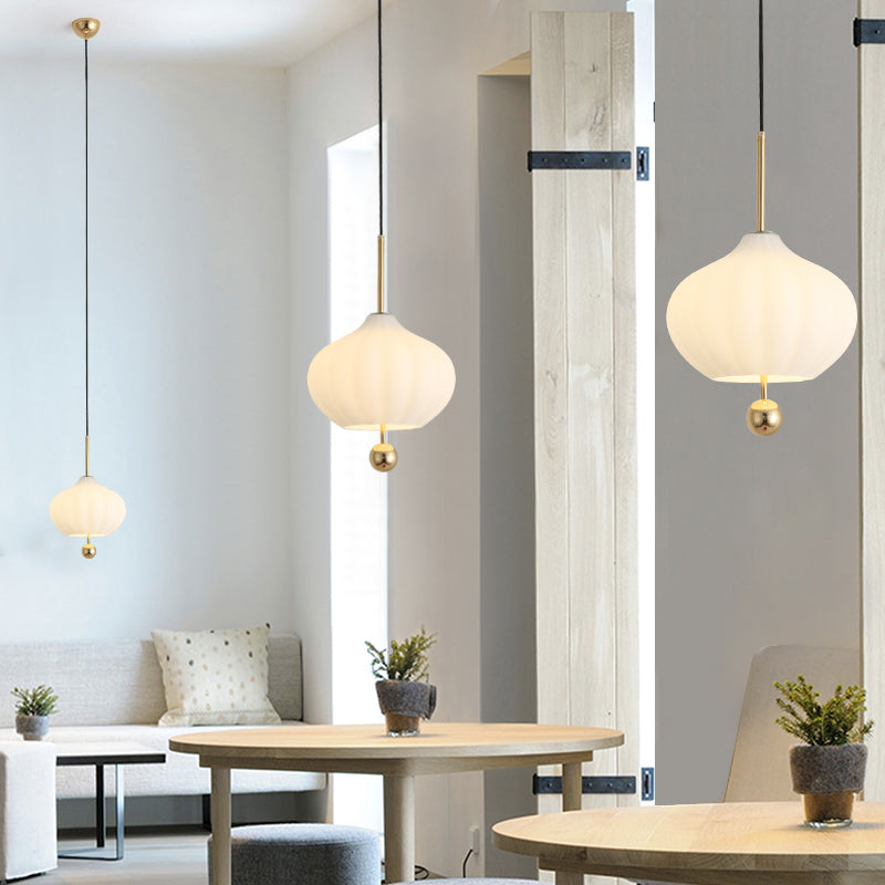 Weißes Glaskürbis -Suspension Licht modernist 1 Glühbirnen Anhängerlampe mit Messingmodo -Deco