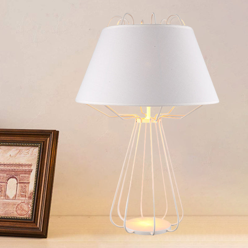 Frame tavolo da notte Luce modernista Irondista 1 lampadina lampada da notte bianca/nera con tonalità in tessuto