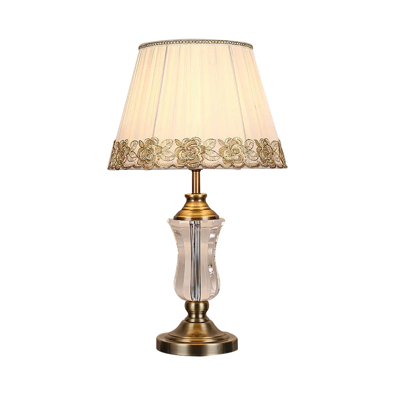 Barreau beige Lumière de nuit moderne 1 lampe de table en tissu léger avec support de lampe en cristal d'urne