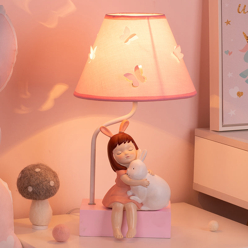 Dessin animé de la lampe de nuit en tissu conique 1 tête de tête en rose avec design de lapin fille et base en bois