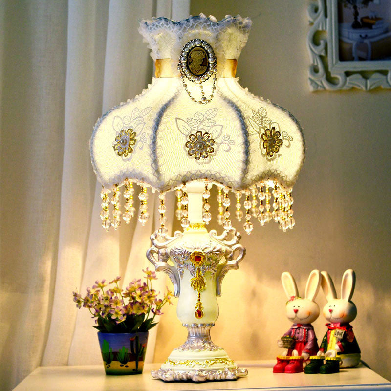 Aqua geschulpte nachtkastje Lamp European Court 1 Head Fabric Night Tafellicht met kralendecoratie