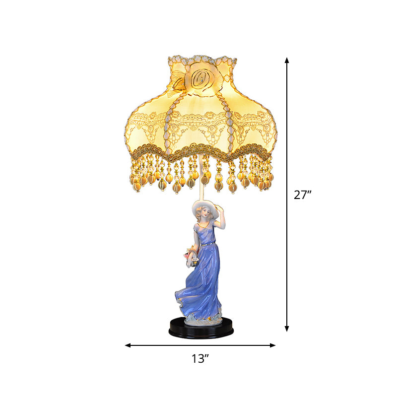 Lampada da tavolo pastorale donna notturna in ceramica beige a 1 lampadina con paralume in tessuto smerlato