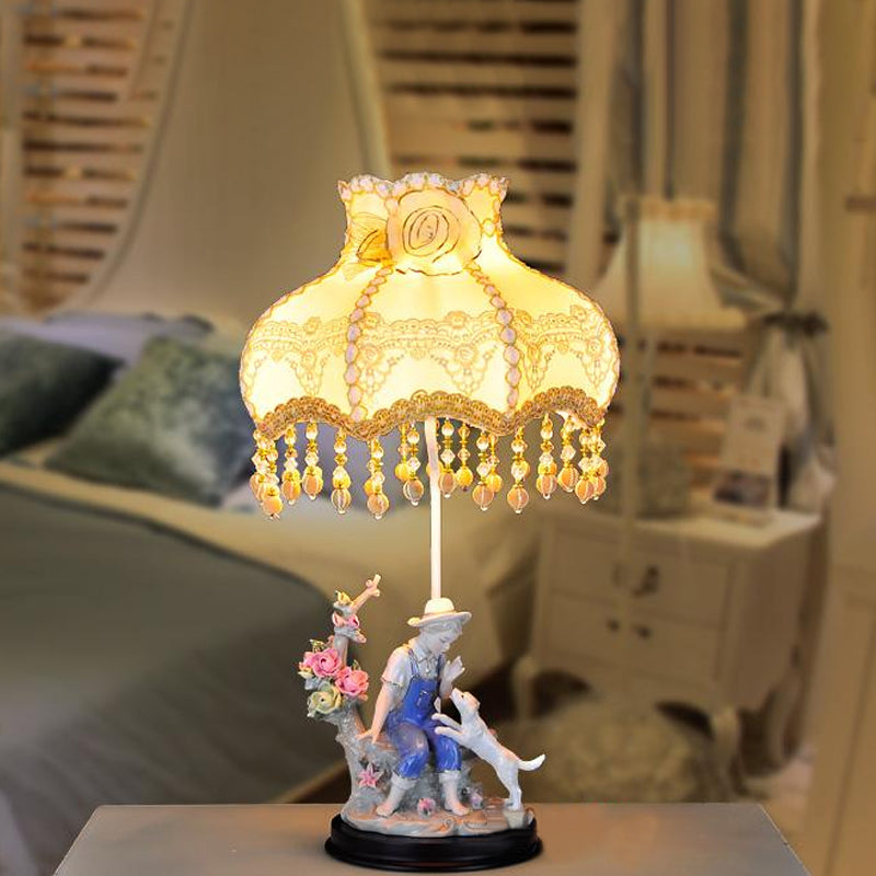 BEIGE Ruffle Edge Lampone Pastoral 1 Luce Light Night Light With Ceramic Boy and Dog