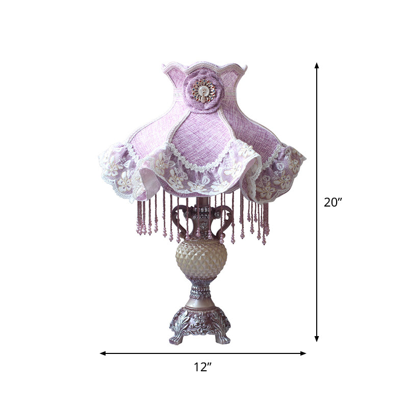 Französische Spitzenverkleidung Nacht Lampenmaterial 1-Bulb-Schlafzimmertisch Licht in Lila mit Harzvase-Basis