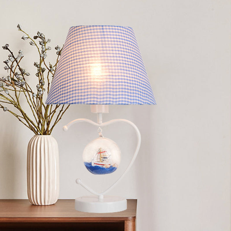 Metal Heart Form Schreibtisch Lampe zeitgemäß