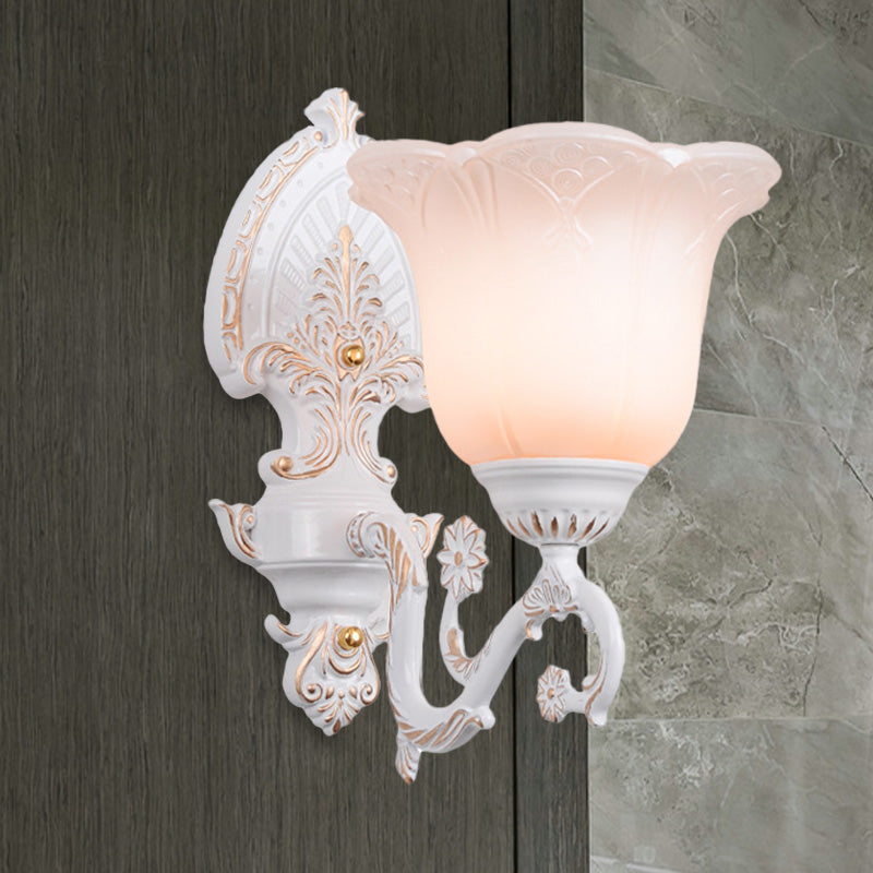 Blossom White Glass Wall Light RETRO 1/2-Bulb Lampada da parete per parete da letto con braccio di curvatura in metallo