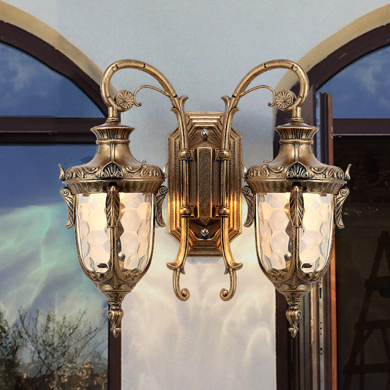 IJzeren zwart/bronzen wandgemonteerd licht gescrolde arm 2 lichten boerderijstijl SCONCE LAMP met heldere kuiltjes glazen schaduw