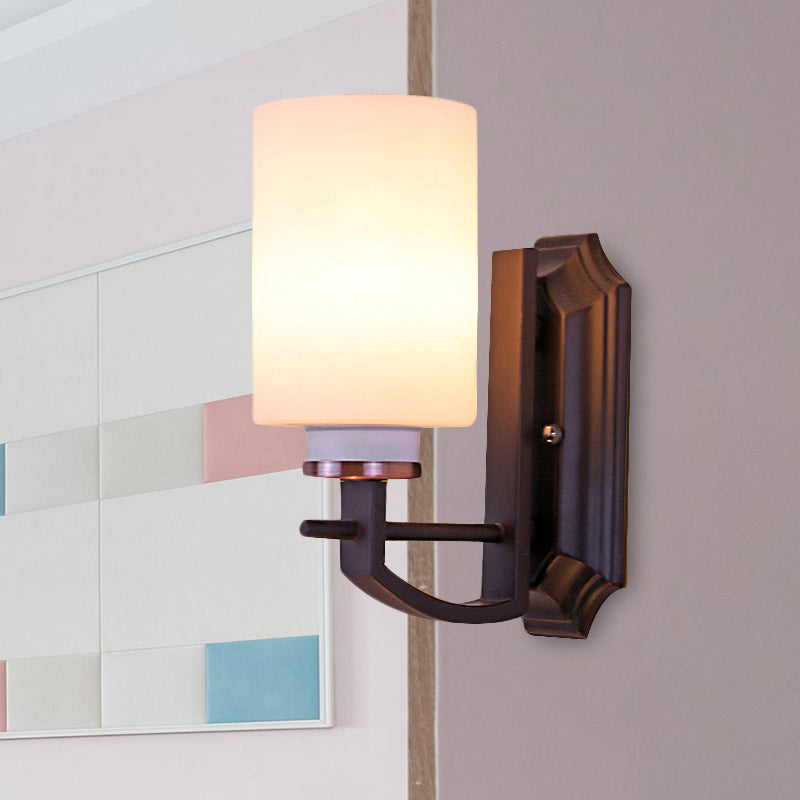 Funzione da parete da parete con cilindro di vetro lattigino antico 1/2 co-testa, illuminazione da parete del soggiorno in nero