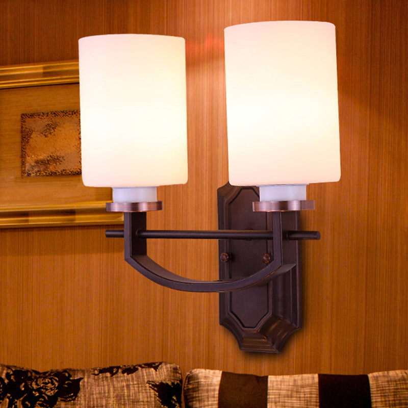 Funzione da parete da parete con cilindro di vetro lattigino antico 1/2 co-testa, illuminazione da parete del soggiorno in nero