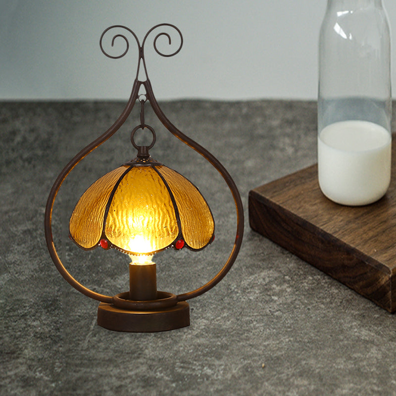 Bronze 1 Kopftischlampe Tiffany Bernsteinglas Jakobsmuschelkante Dome Night Light mit Scroll-Ringarm