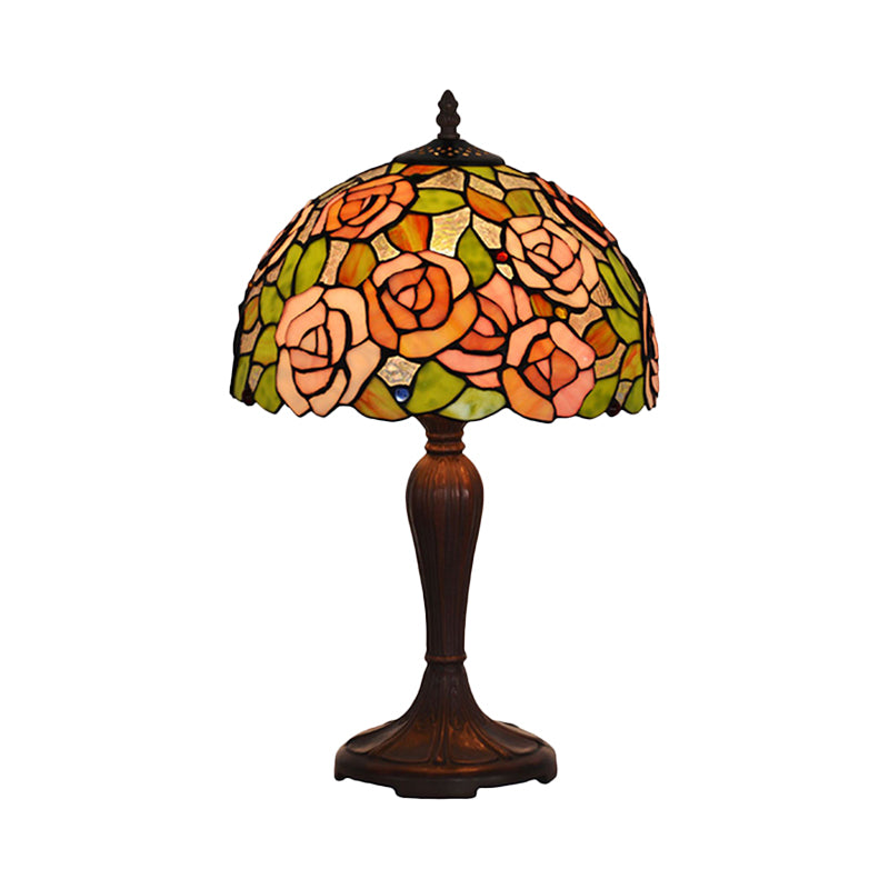 Bronze Single Nightand Light Tiffany Tachate Art Glass Peony Table Table avec une teinte à dôme