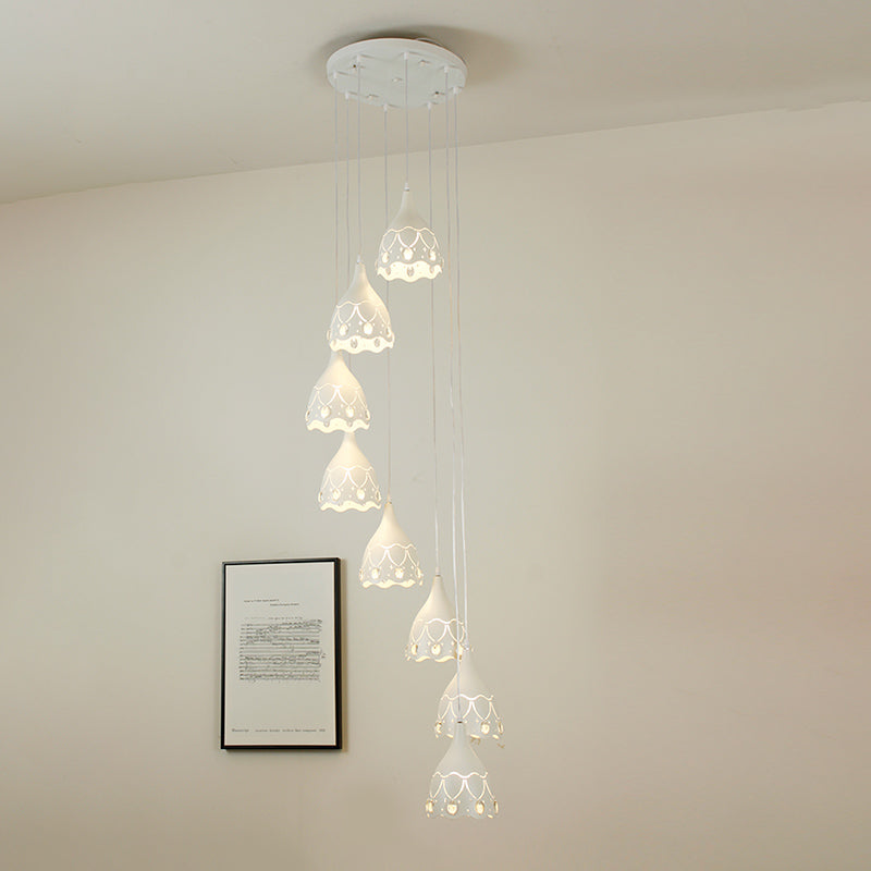 Spiral Multi-plafond Light avec design crevé en fer contemporain 8 lumières lampe de suspension d'escalier en blanc