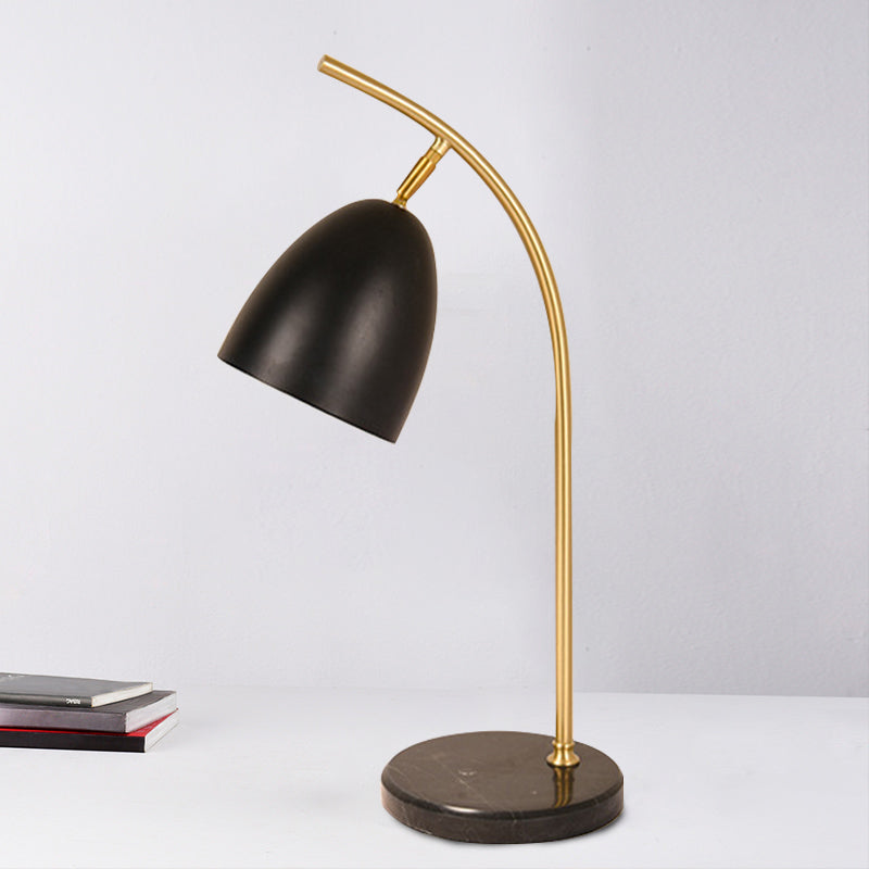 Modern 1 lamp nachttafellicht met metalen schaduw Wit/zwarte afwerking Bell Shape Desk Lamp