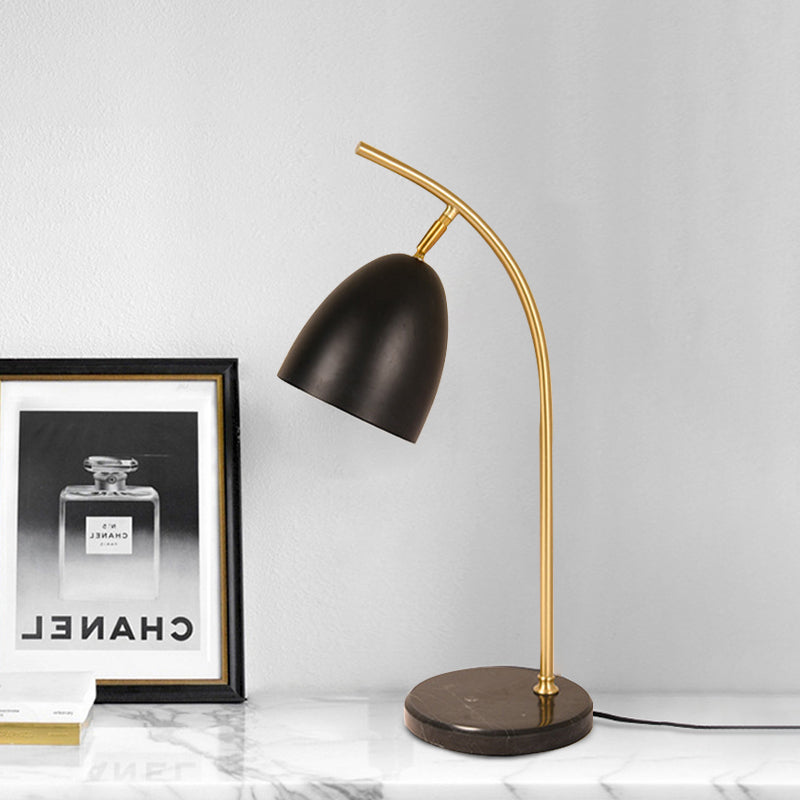 Modern 1 lamp nachttafellicht met metalen schaduw Wit/zwarte afwerking Bell Shape Desk Lamp