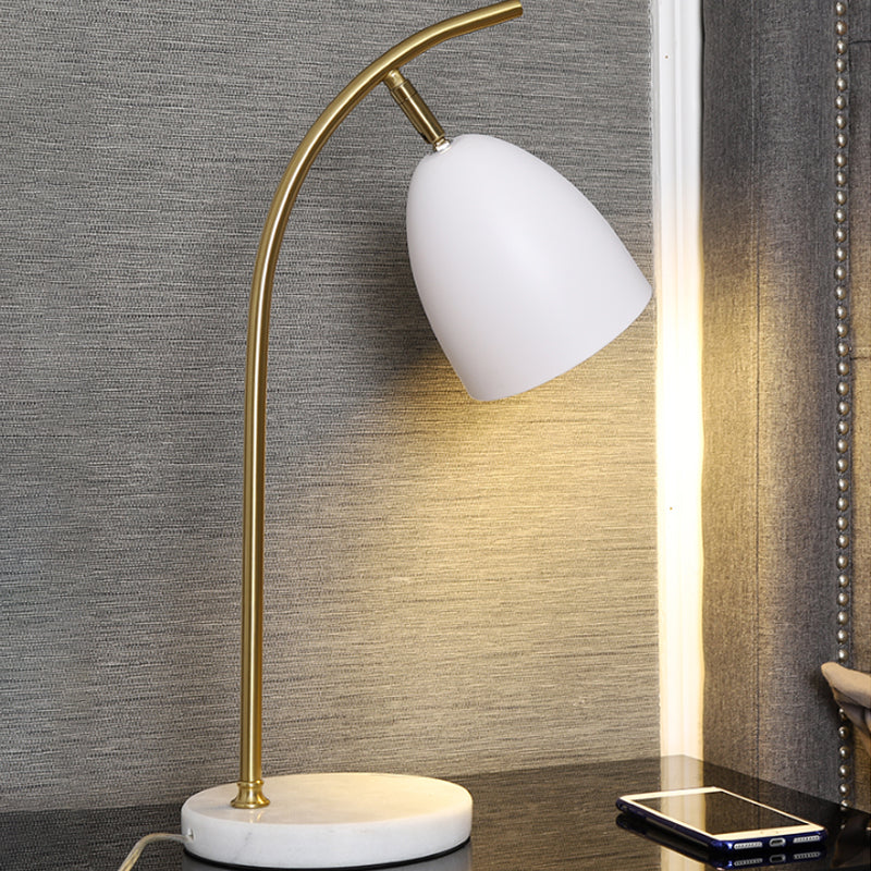 Modern 1 lamp nachttafellicht met metalen schaduw Wit/zwarte afwerking Bell Shape Desk Lamp