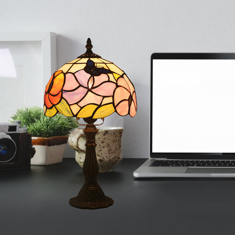 1 Glühbirnenschlafzimmer Nachttisch leichter Mittelmeer Bronze Blütenblatt gemustertes Schreibtischlampe mit gewölbter Hand geschnittener Glasschatten